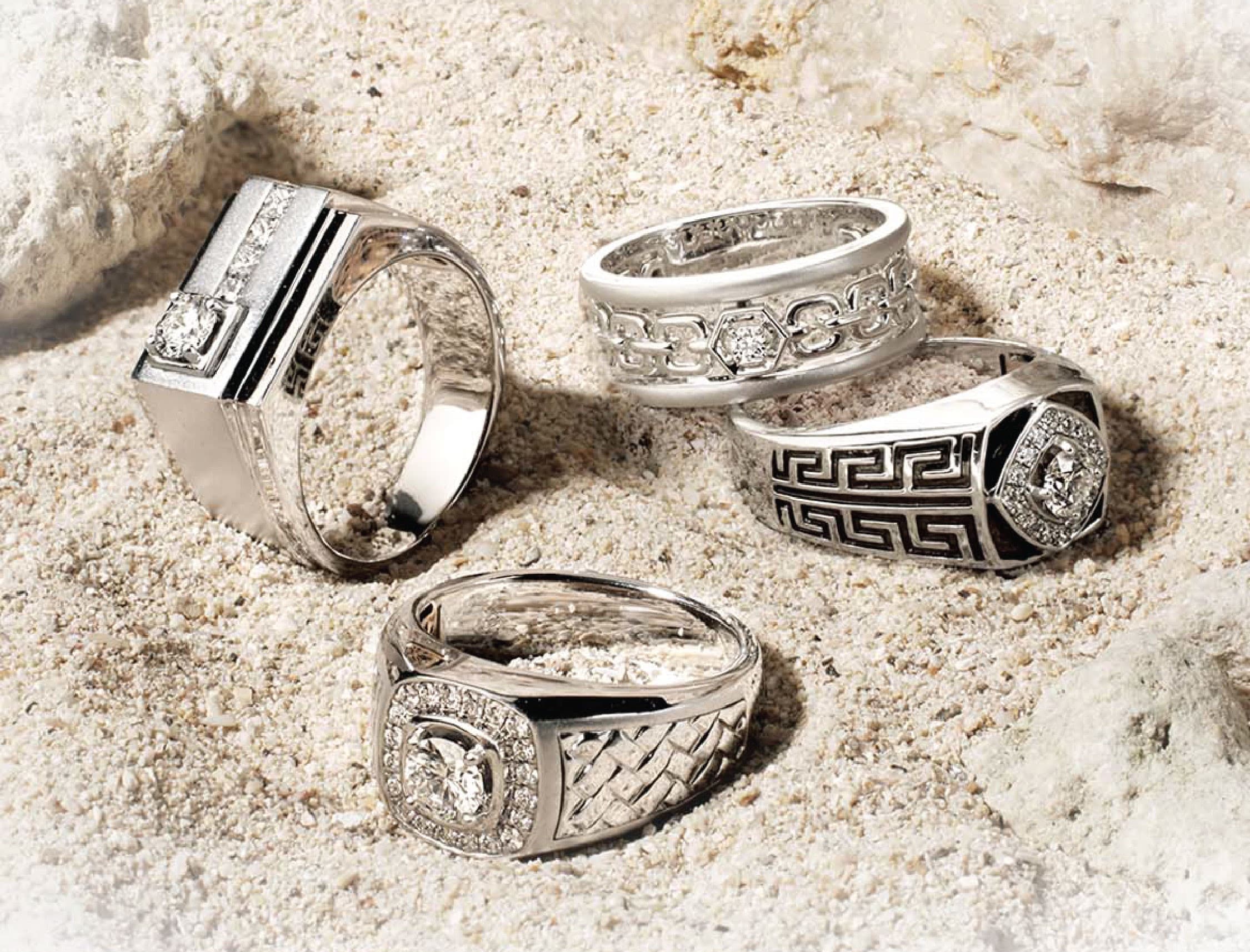 Tips & Trik Memilih Cincin Pria Elegan yang Matching dengan Jam Tangan